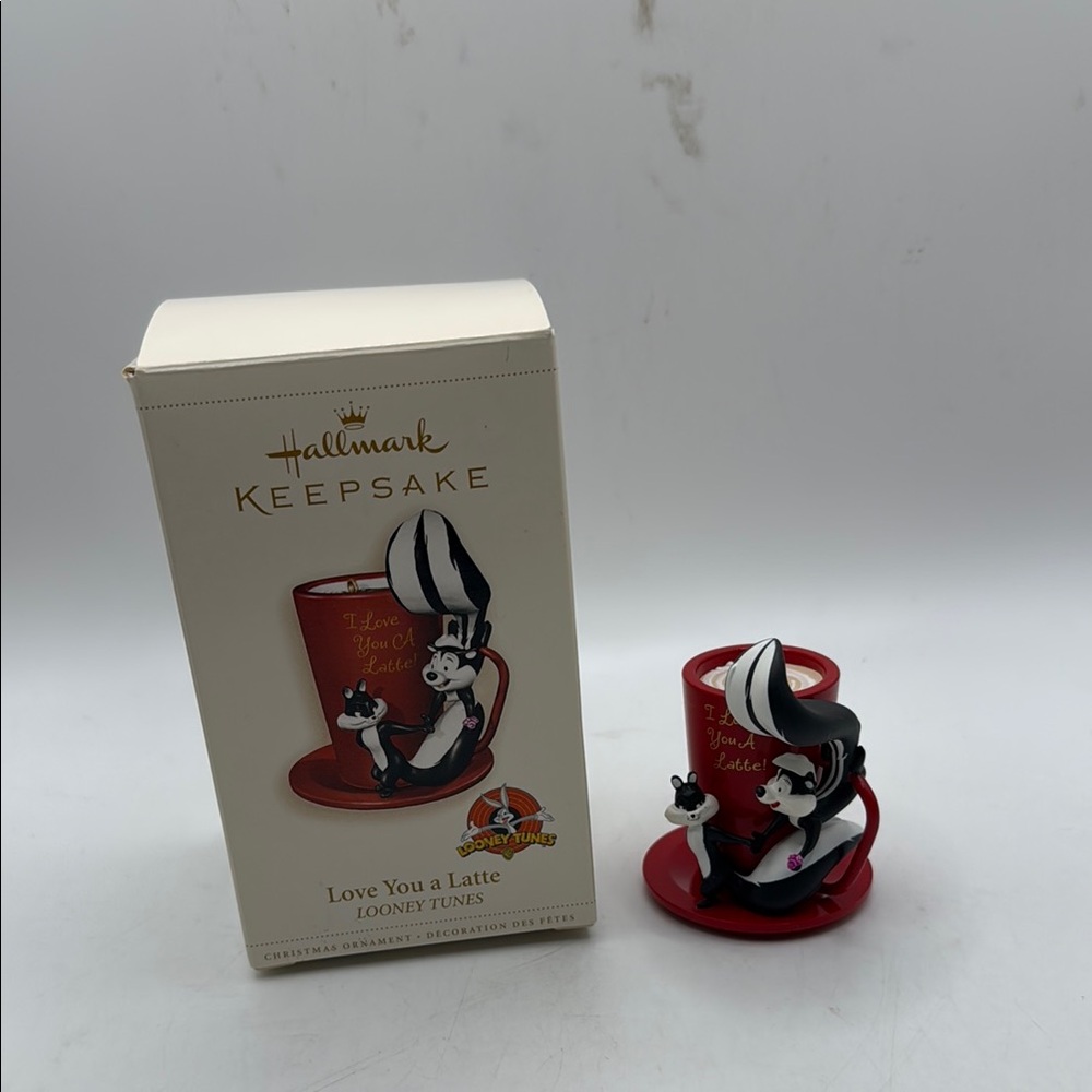 Hallmark Keepsake Looney Tunes Love You A Latte Pepe Le Pew Ornament Collectible